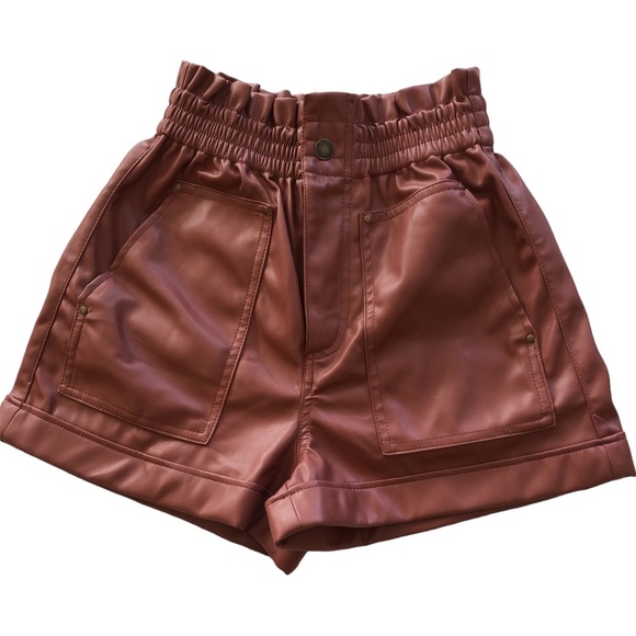 Zara high rise faux leather shorts - Picture 2 of 11